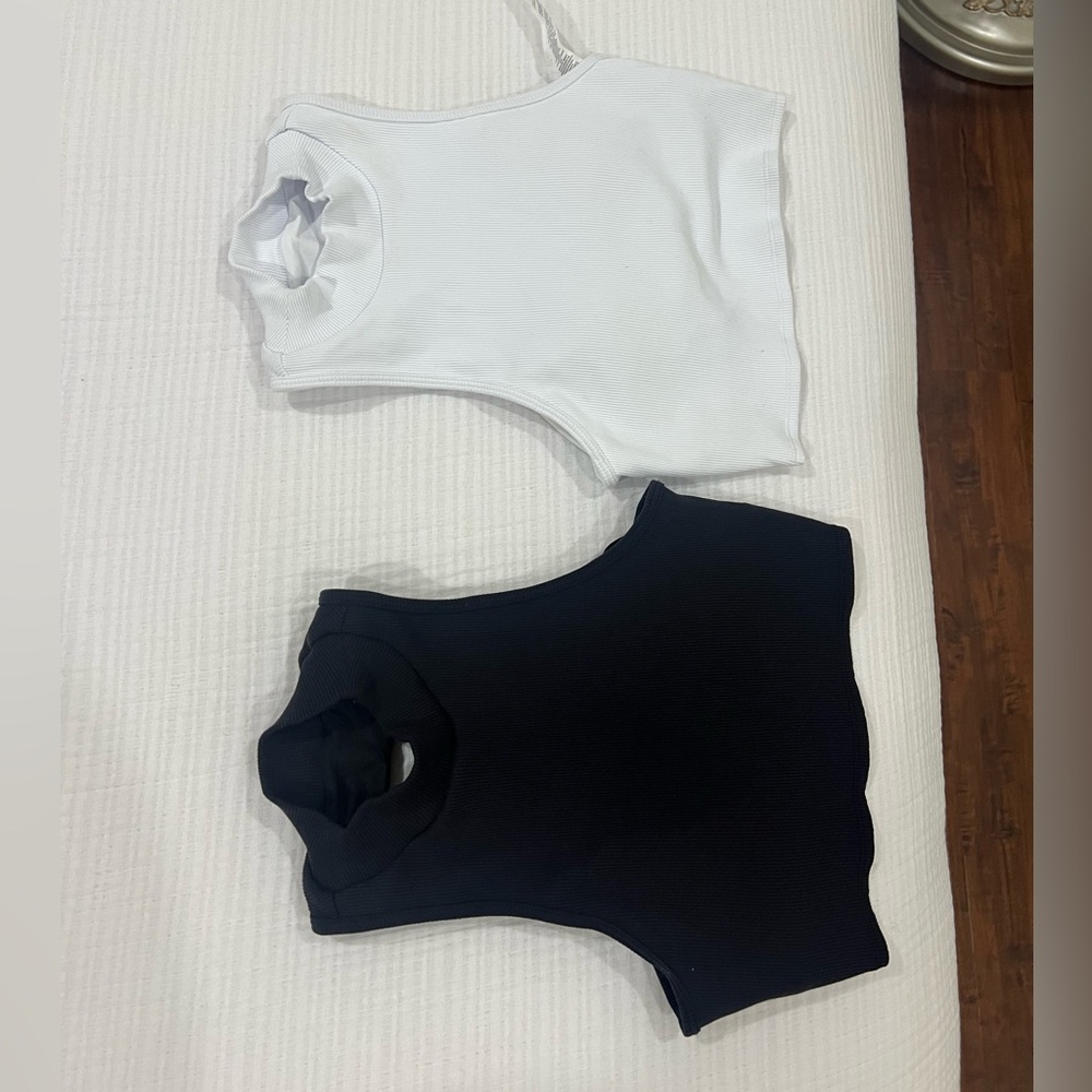 ALO  White and Black Sleeveless Crop Tops